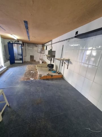 Kommersiell til salgs i Barcelona by - € 42 000 (Ref: 9987822)