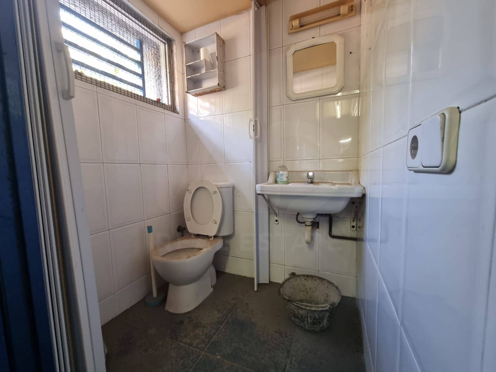 Kommersiell till salu i Barcelona stad - 42 000 € (Ref: 9987822)