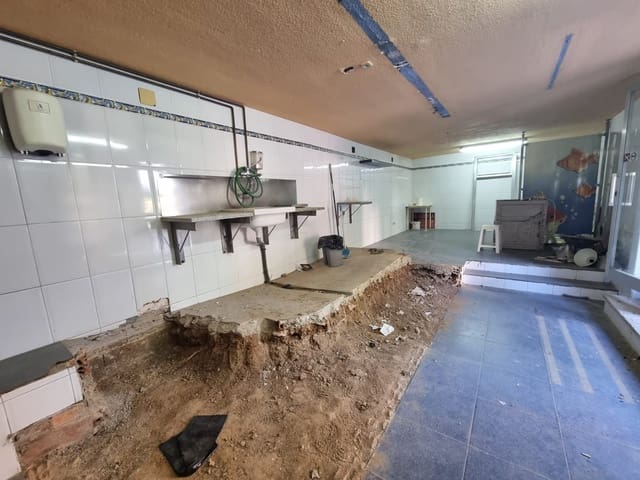 Kommersiell til salgs i Barcelona by - € 42 000 (Ref: 9987822)