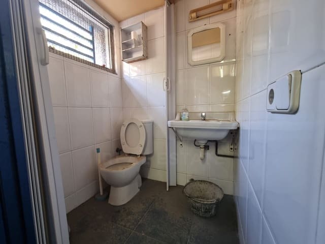 Kommersiell til salgs i Barcelona by - € 42 000 (Ref: 9987822)