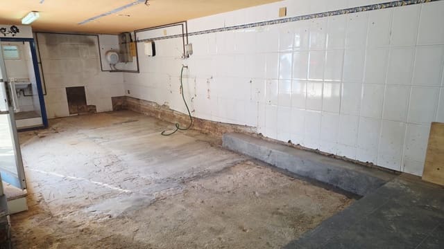 Kommersiell til salgs i Barcelona by - € 42 000 (Ref: 9987822)