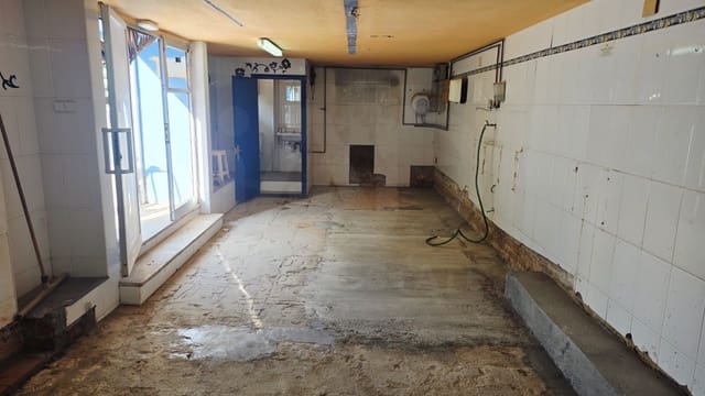 Kommersiell til salgs i Barcelona by - € 42 000 (Ref: 9987822)