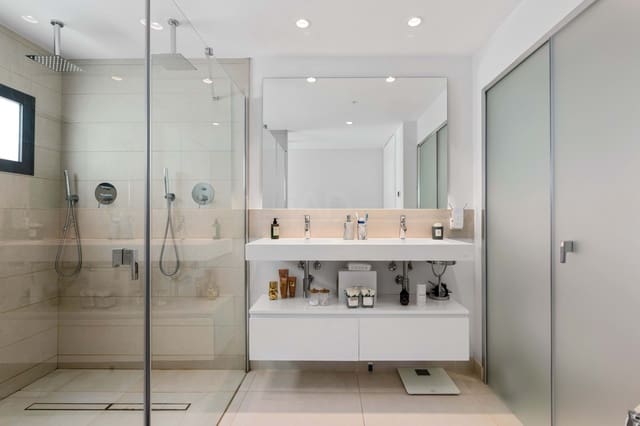 3 quarto Apartamento para arrendar em El Higuerón, Fuengirola com piscina garagem - 3 500 € (Ref: 9987823)