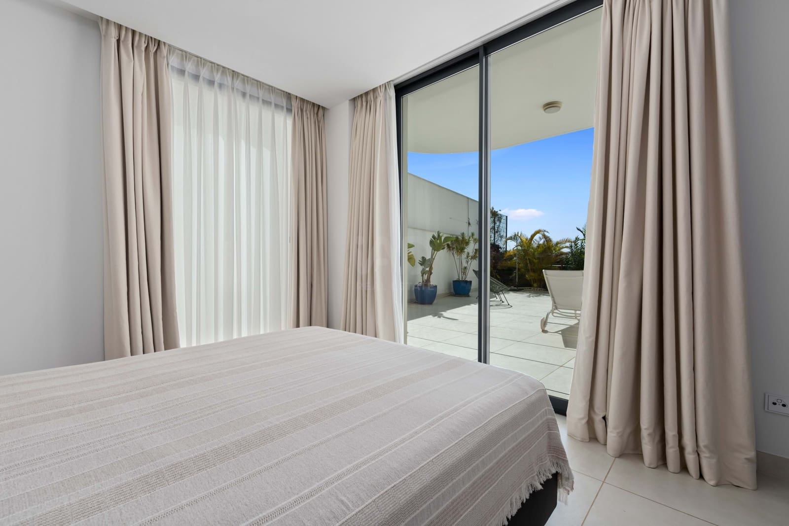3 quarto Apartamento para arrendar em Fuengirola com piscina garagem - 3 500 € (Ref: 9987823)