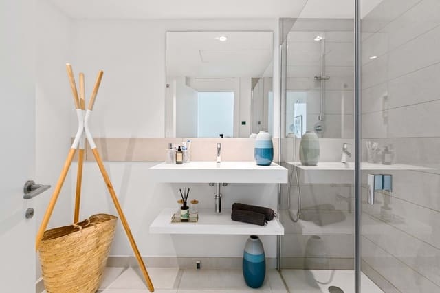 3 quarto Apartamento para arrendar em El Higuerón, Fuengirola com piscina garagem - 3 500 € (Ref: 9987823)
