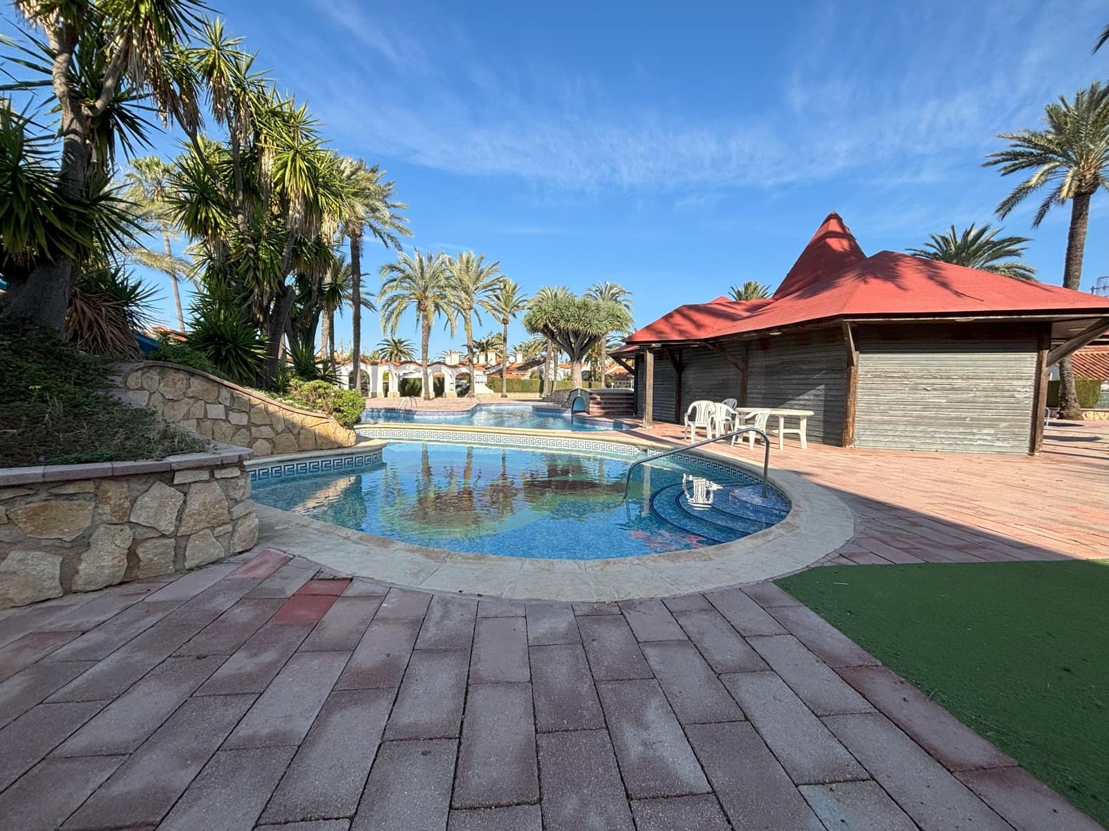 2 bedroom Apartment for rent in Alicante / Alacant city with pool garage - € 850 (Ref: 9987825)