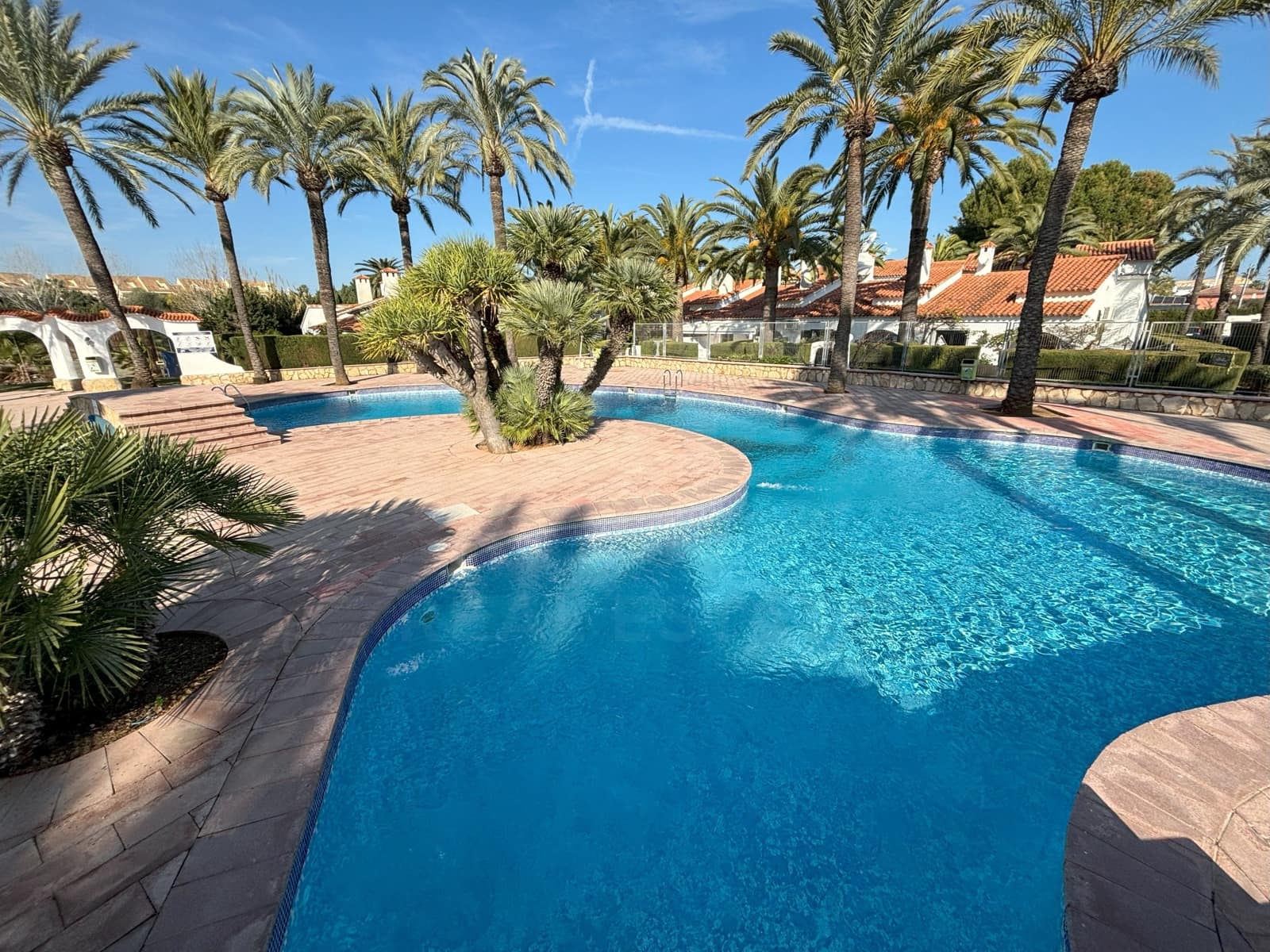2 bedroom Apartment for rent in Alicante / Alacant city with pool garage - € 850 (Ref: 9987825)