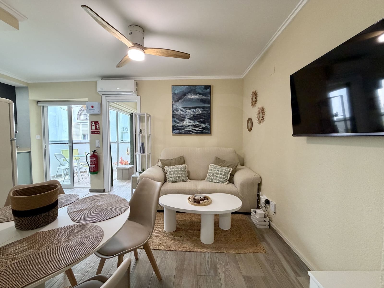 2 bedroom Apartment for rent in Alicante / Alacant city with pool garage - € 850 (Ref: 9987825)