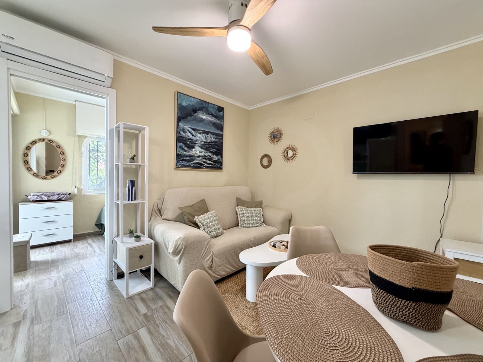 2 bedroom Apartment for rent in Alicante / Alacant city with pool garage - € 850 (Ref: 9987825)
