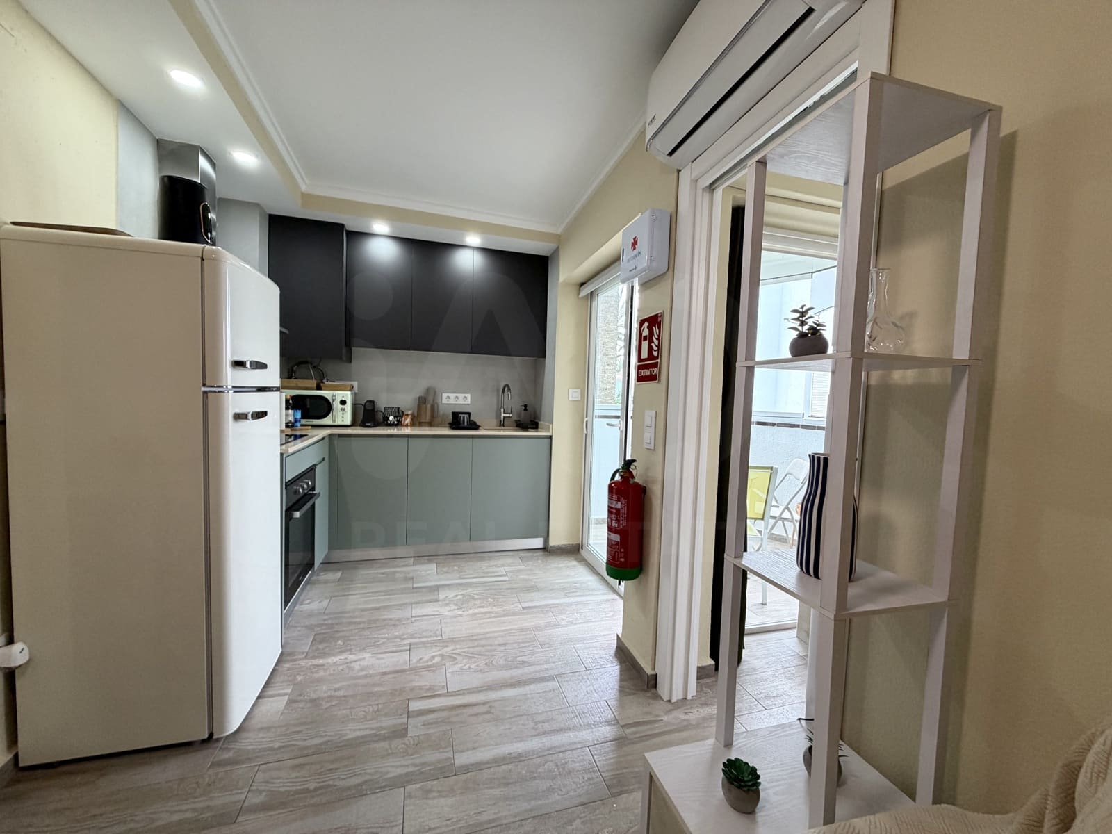2 bedroom Apartment for rent in Alicante / Alacant city with pool garage - € 850 (Ref: 9987825)