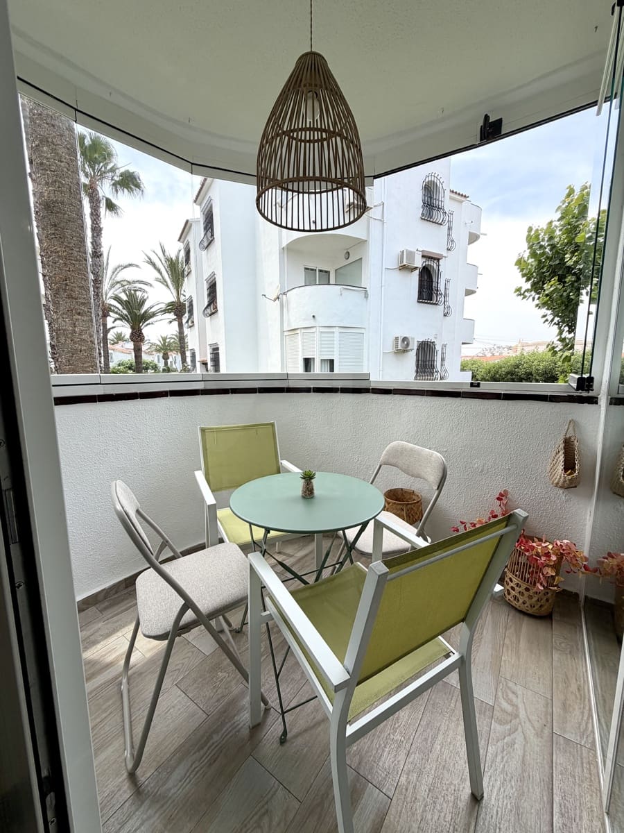 2 soverom Leilighet til leie i Denia med svømmebasseng garasje - € 850 (Ref: 9987825)
