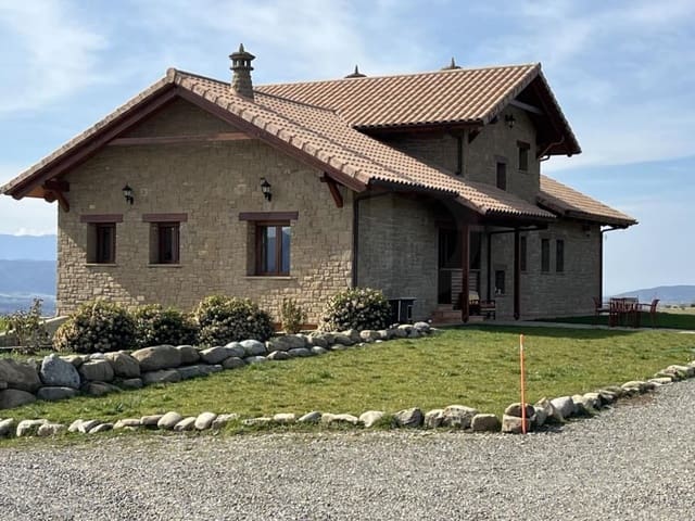 Chalet de 3 habitaciones en Huesca ciudad en venta con garaje - 1.050.000 € (Ref: 9987828)