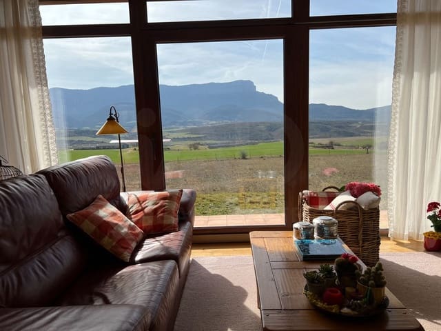 Chalet de 3 habitaciones en Huesca ciudad en venta con garaje - 1.050.000 € (Ref: 9987828)