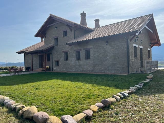 Chalet de 3 habitaciones en Huesca ciudad en venta con garaje - 1.050.000 € (Ref: 9987828)