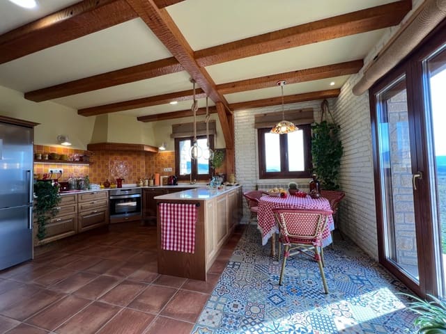 Chalet de 3 habitaciones en Huesca ciudad en venta con garaje - 1.050.000 € (Ref: 9987828)