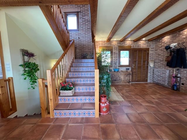 Chalet de 3 habitaciones en Huesca ciudad en venta con garaje - 1.050.000 € (Ref: 9987828)