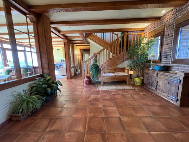 Chalet de 3 habitaciones en Huesca ciudad en venta con garaje - 1.050.000 € (Ref: 9987828)