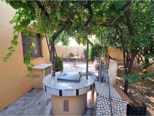 Ubebygd land til salgs i Barcelona by - € 145 000 (Ref: 9987833)