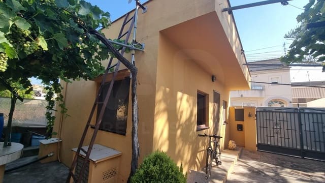 Ubebygd land til salgs i Barcelona by - € 145 000 (Ref: 9987833)