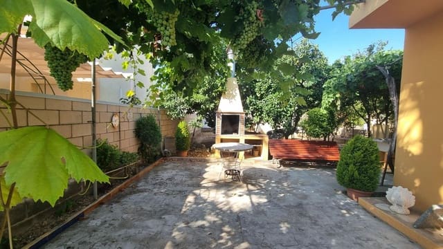 Ubebygd land til salgs i Barcelona by - € 145 000 (Ref: 9987833)