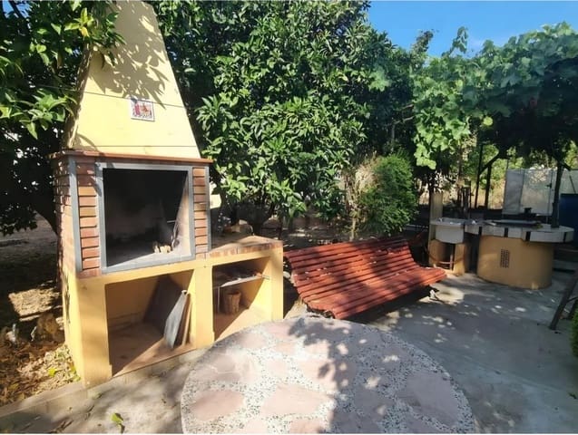 Ubebygd land til salgs i Barcelona by - € 145 000 (Ref: 9987833)