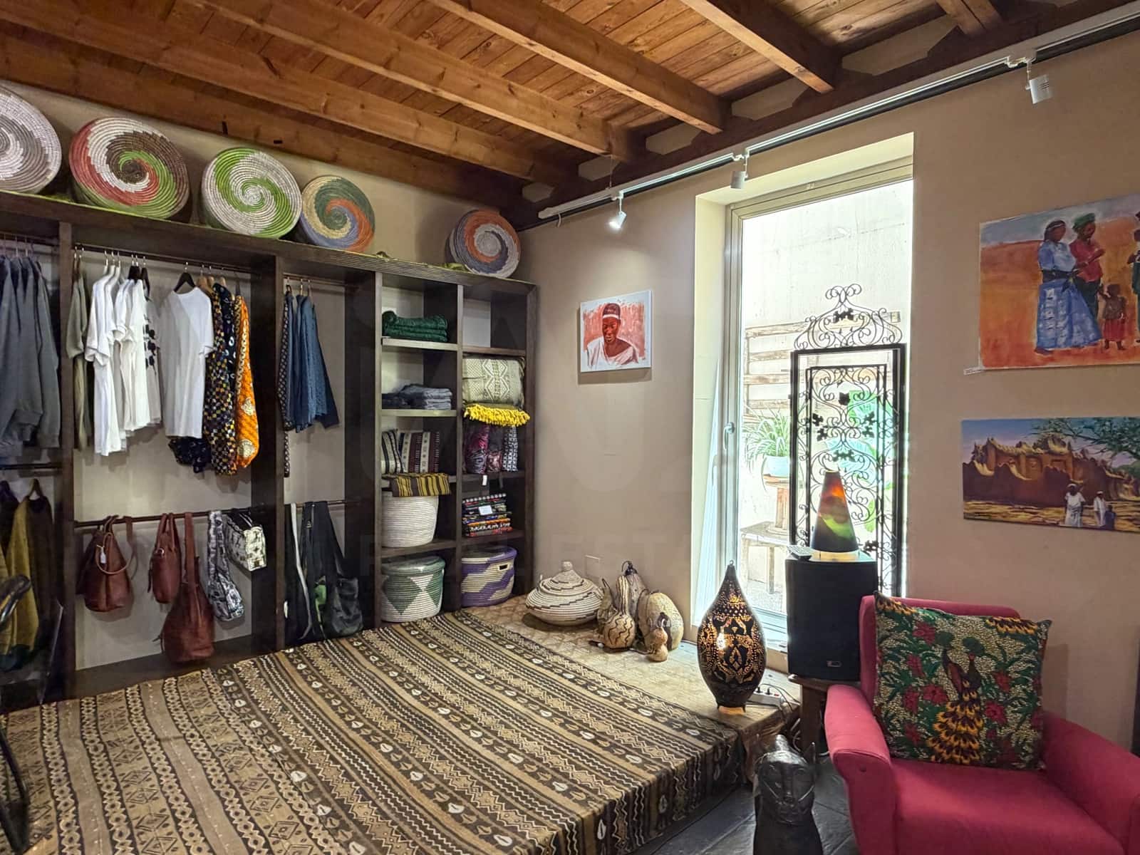 Local Comercial en Barcelona ciudad en venta - 550.000 € (Ref: 9987836)