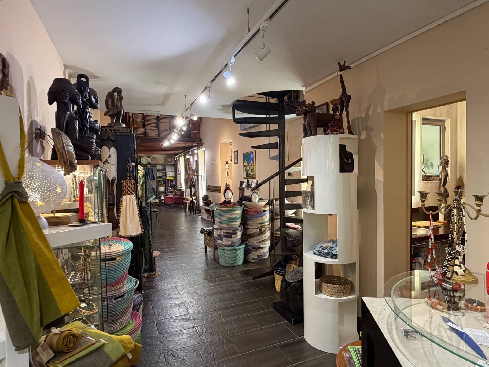 Local Comercial en Barcelona ciudad en venta - 550.000 € (Ref: 9987836)