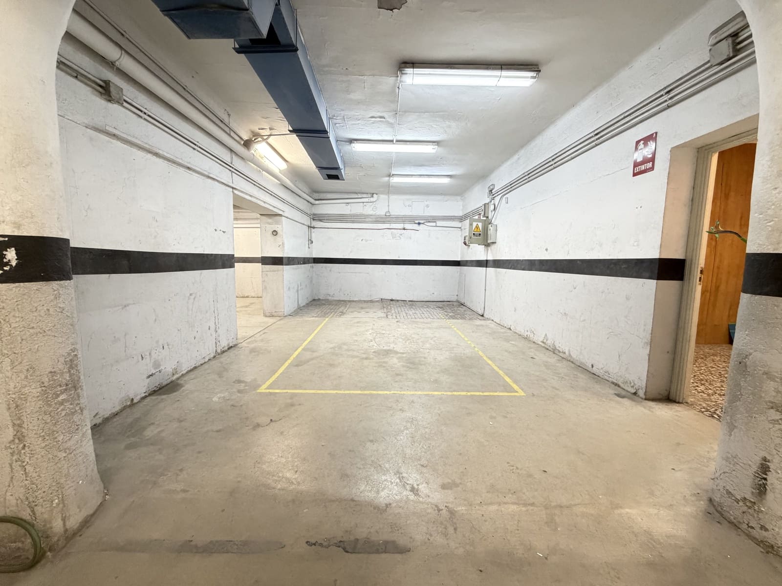 Commercial for sale in Madrid city - € 385,000 (Ref: 9987838)