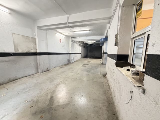 Kommersiell til salgs i Madrid by - € 385 000 (Ref: 9987838)