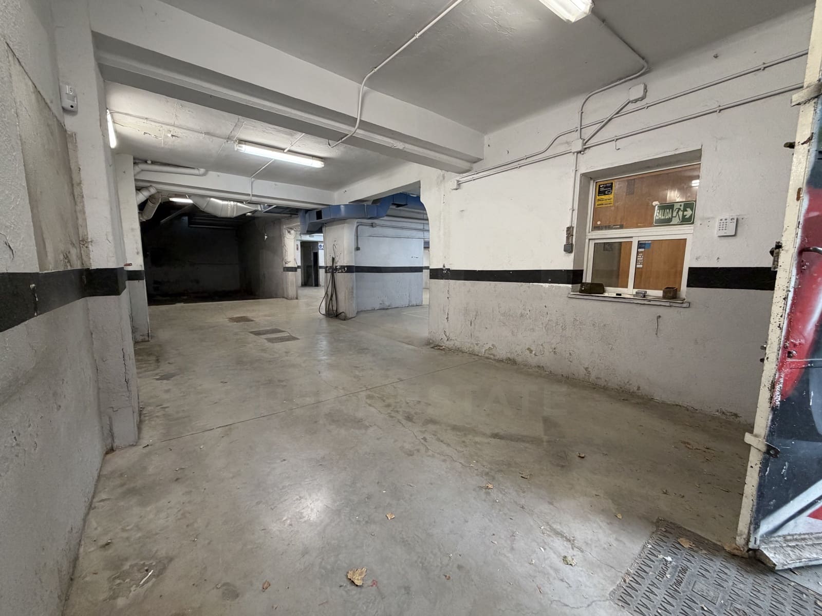 Commercial for sale in Madrid city - € 385,000 (Ref: 9987838)