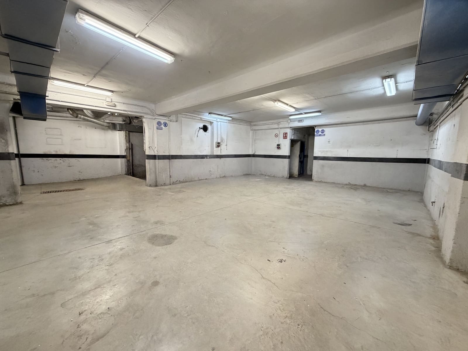 Commercial for sale in Madrid city - € 385,000 (Ref: 9987838)