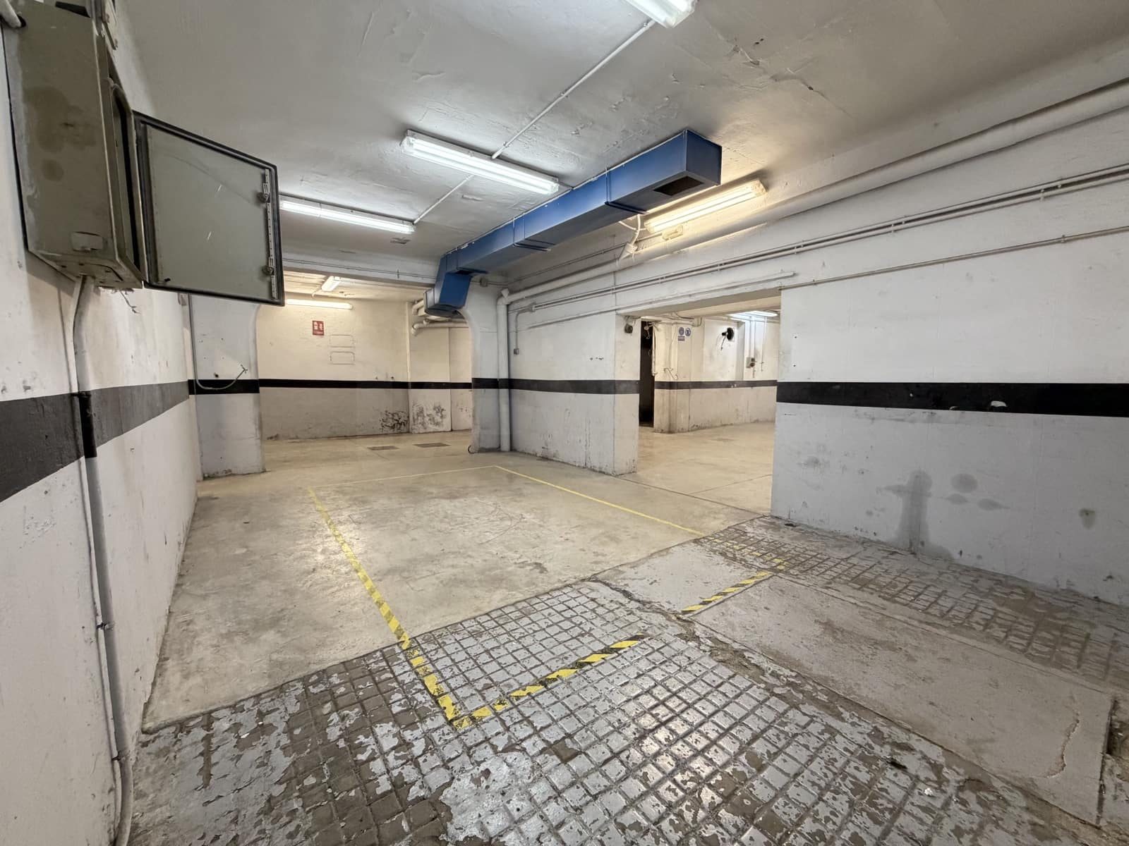 Commercial for sale in Madrid city - € 385,000 (Ref: 9987838)