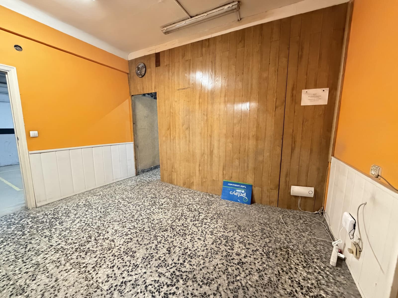 Commercial for sale in Madrid city - € 385,000 (Ref: 9987838)