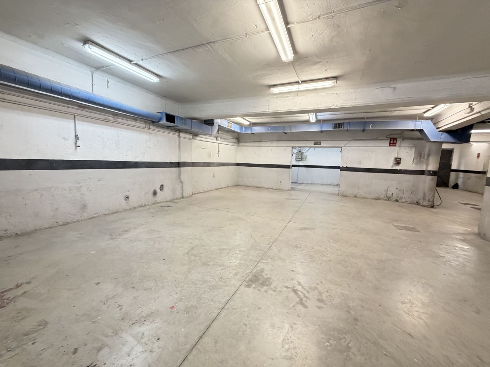 Commercial for sale in Madrid city - € 385,000 (Ref: 9987838)