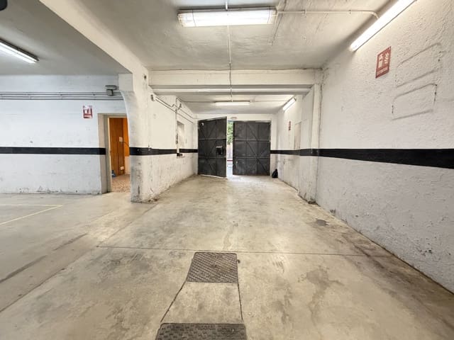 Kommersiell til salgs i Madrid by - € 385 000 (Ref: 9987838)
