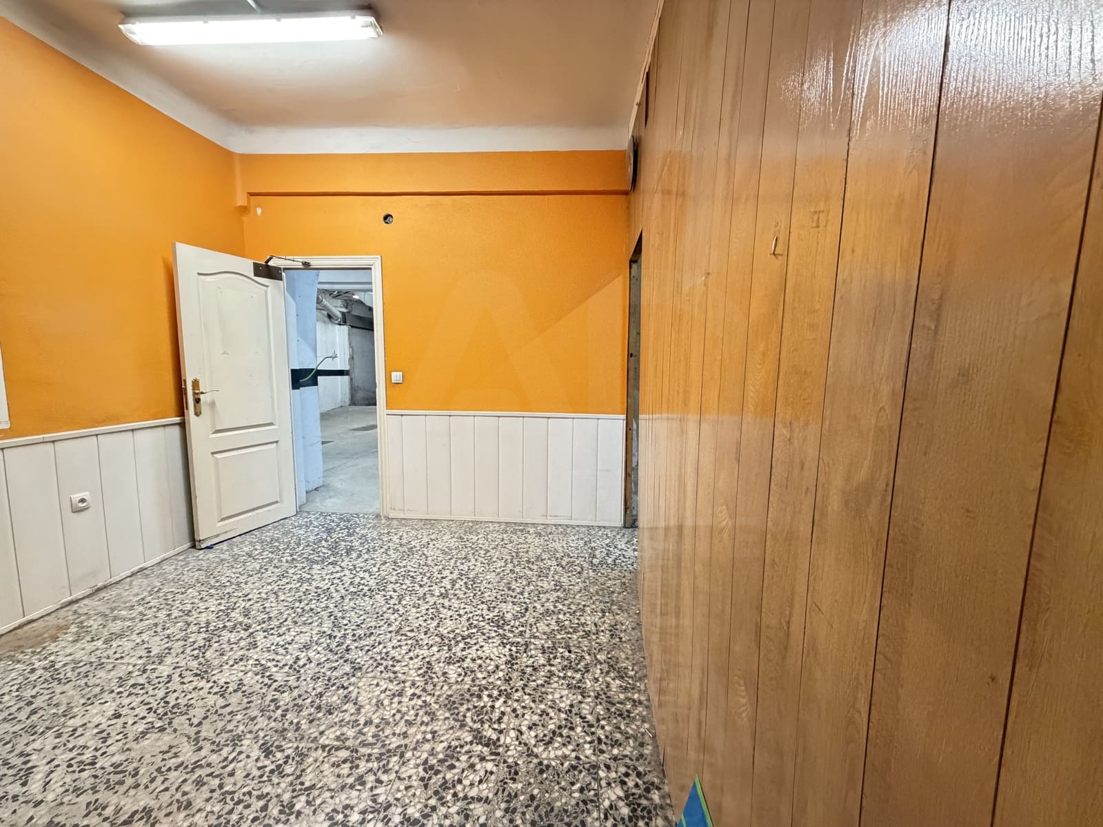 Commercial for sale in Madrid city - € 385,000 (Ref: 9987838)
