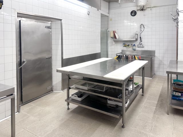 Comercial para venda em Burgos cidade - 125 000 € (Ref: 9987841)