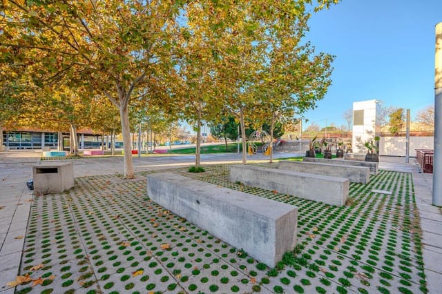 Erhverv til leje i Madrid by med garage - € 2.760 (Ref: 9987842)