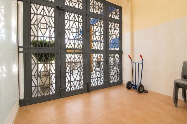 2 sovrum Kommersiell till salu i Playa Bajadilla - Puertos, Marbella - 270 000 € (Ref: 9987849)