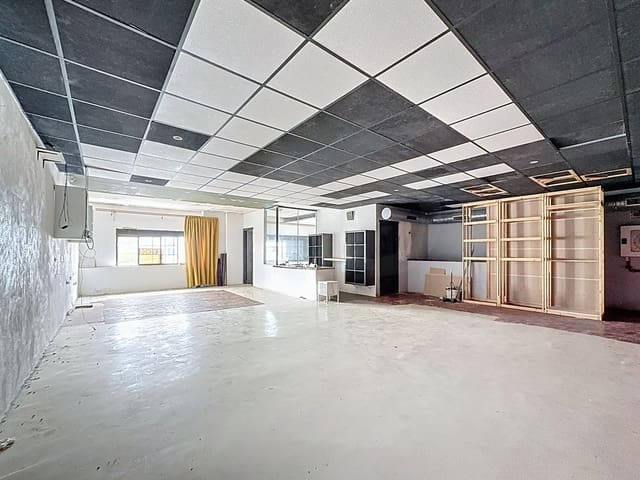 Kommersiell til salgs i Cádiz by - € 360 000 (Ref: 9987852)