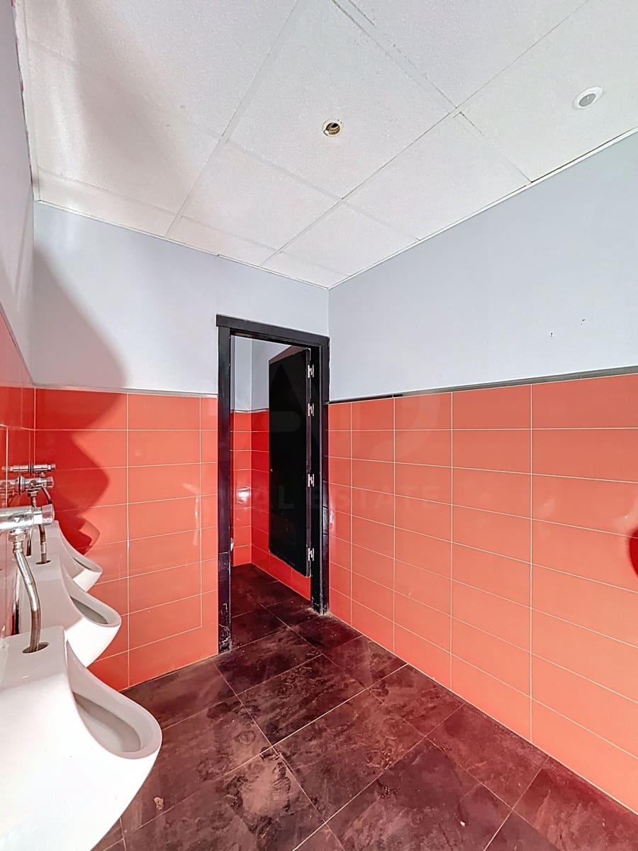 Kommersiell til salgs i Cadiz by - € 360 000 (Ref: 9987852)