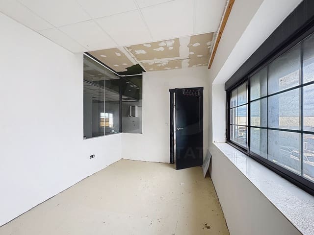 Kommersiell til salgs i Cádiz by - € 360 000 (Ref: 9987852)