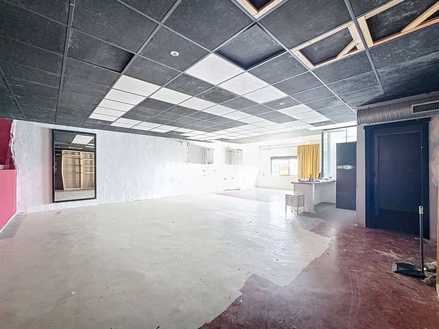 Kommersiell til salgs i Cádiz by - € 360 000 (Ref: 9987852)
