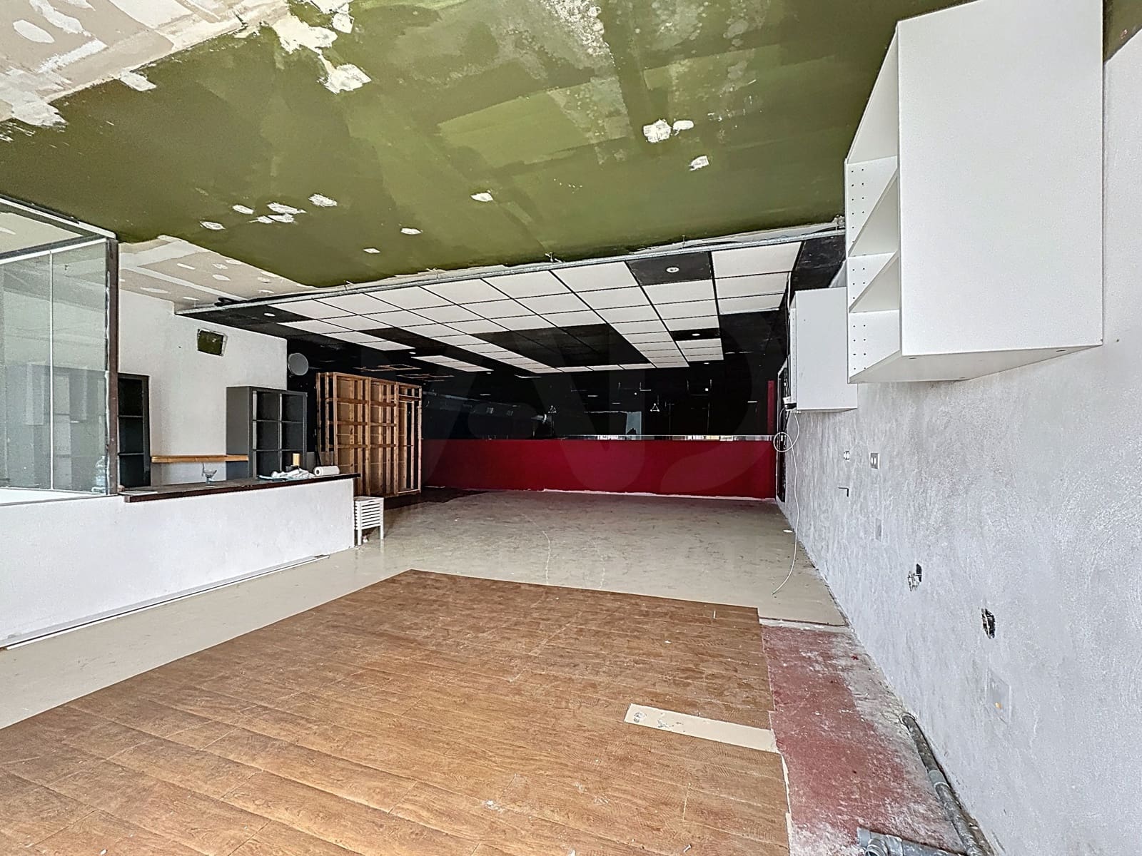 Kommersiell til salgs i Cadiz by - € 360 000 (Ref: 9987852)