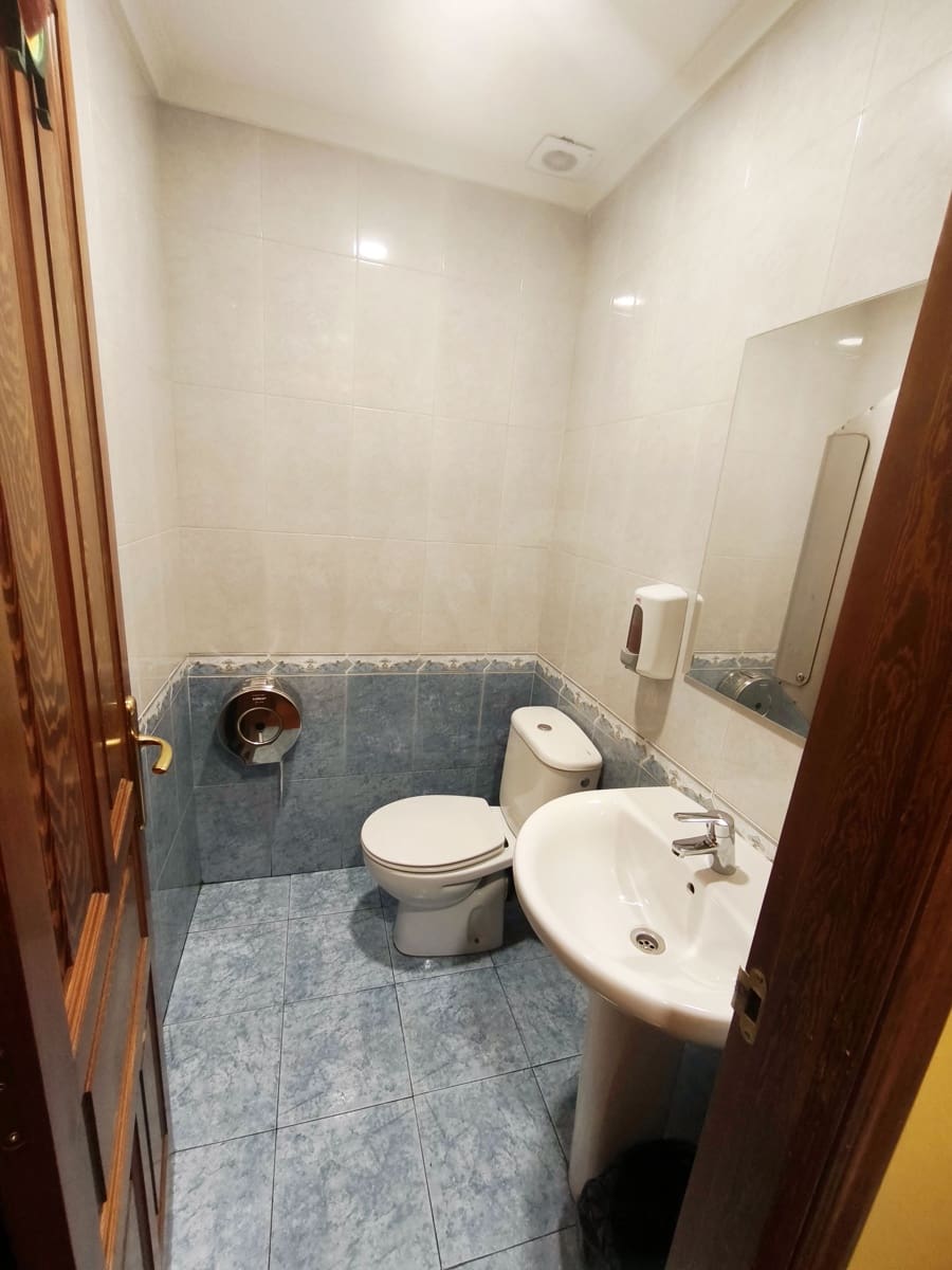 2 soverom Kommersiell til salgs i Leon by - € 175 000 (Ref: 9987860)