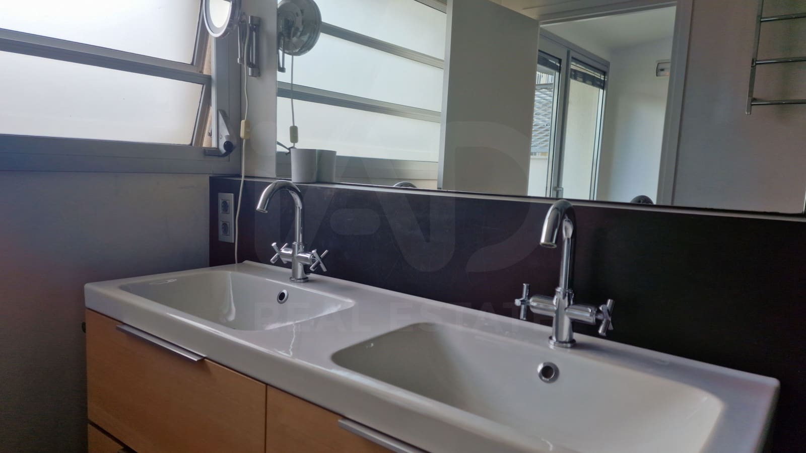3 slaapkamer Villa te huur in Barcelona stad met garage - € 2.500 (Ref: 9987864)