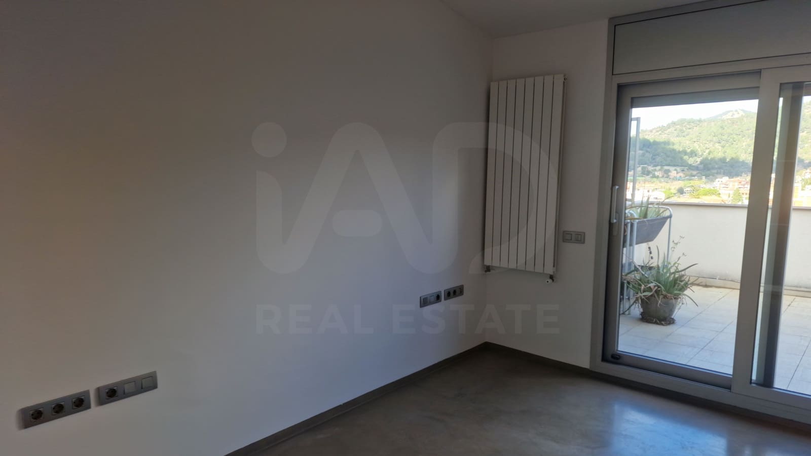 3 slaapkamer Villa te huur in Barcelona stad met garage - € 2.500 (Ref: 9987864)