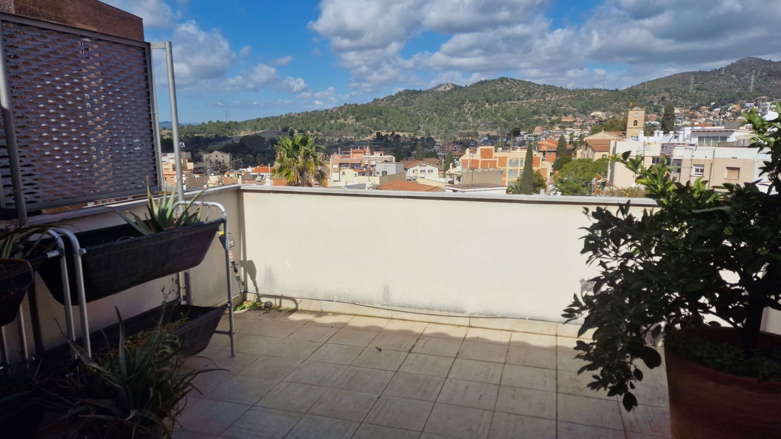 3 slaapkamer Villa te huur in Barcelona stad met garage - € 2.500 (Ref: 9987864)