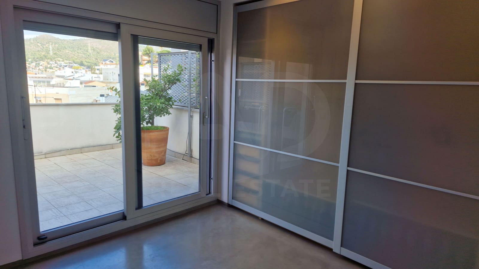 3 slaapkamer Villa te huur in Barcelona stad met garage - € 2.500 (Ref: 9987864)