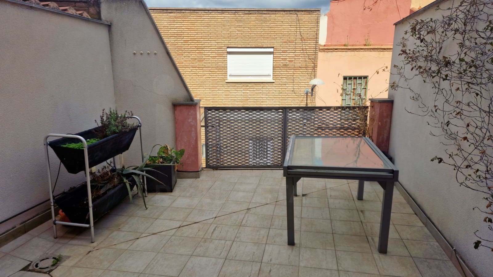 3 slaapkamer Villa te huur in Barcelona stad met garage - € 2.500 (Ref: 9987864)